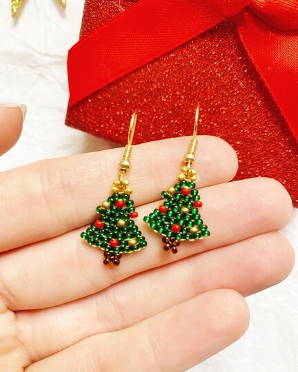 Copy-Christmas Tree Earrings - Brick Stitch Method